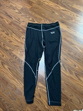 Mountain Hardwear Black Leggings with Gray Contrast Stitching base layer Large